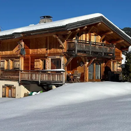 Au Pied Des Pistes